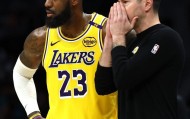 今日NBA比分直播-詹姆斯称高中时曾婉拒锐步千万商业代言：回家路上都快哭了|耐克|Reebok锐步|勒布朗-詹姆斯|nba|NFL_新浪新闻
