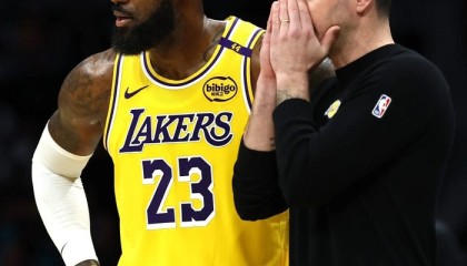 今日NBA比分直播-詹姆斯称高中时曾婉拒锐步千万商业代言：回家路上都快哭了|耐克|Reebok锐步|勒布朗-詹姆斯|nba|NFL_新浪新闻