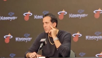 斯波谈布克：他今年比以往更加渴望胜利，做了很多脏活累活